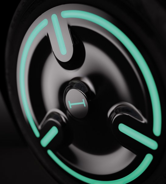Close-up of the green and black mover rim